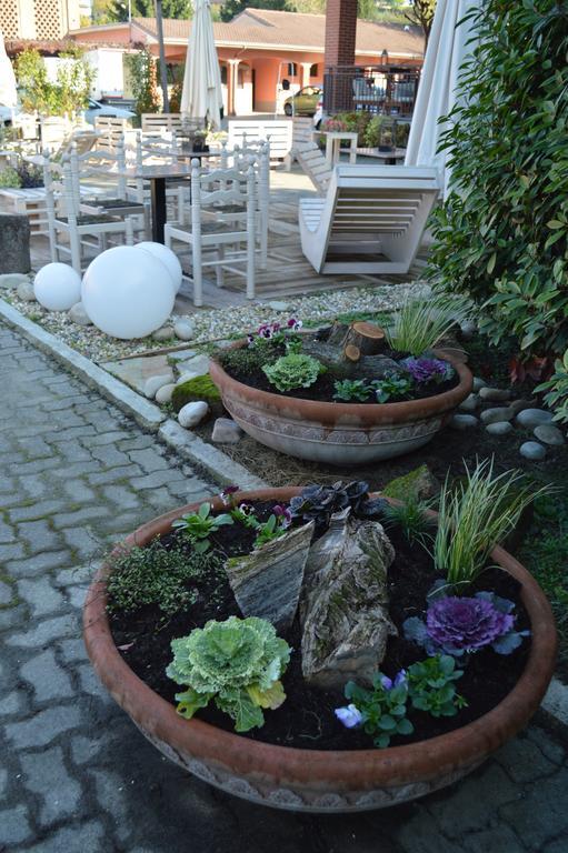 Hotel Le Vigne Di Corvino Casteggio Exterior foto