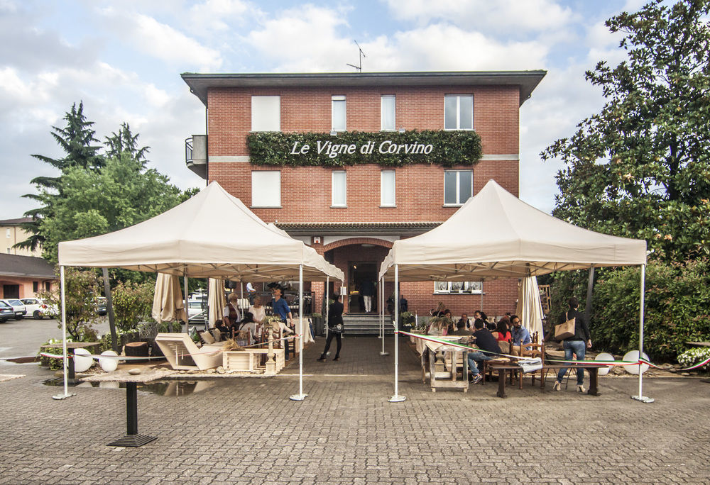 Hotel Le Vigne Di Corvino Casteggio Exterior foto